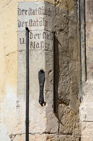 Alte Stadtmaße in der Rathauswand
