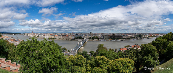 Blick vom Burgberg auf Donau und Pester Innenstadt