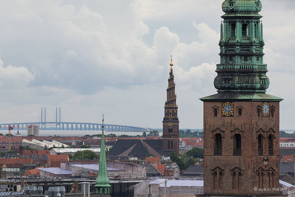 Blick auf Kopenhagen mit Öresundbrücke im Hintergrund